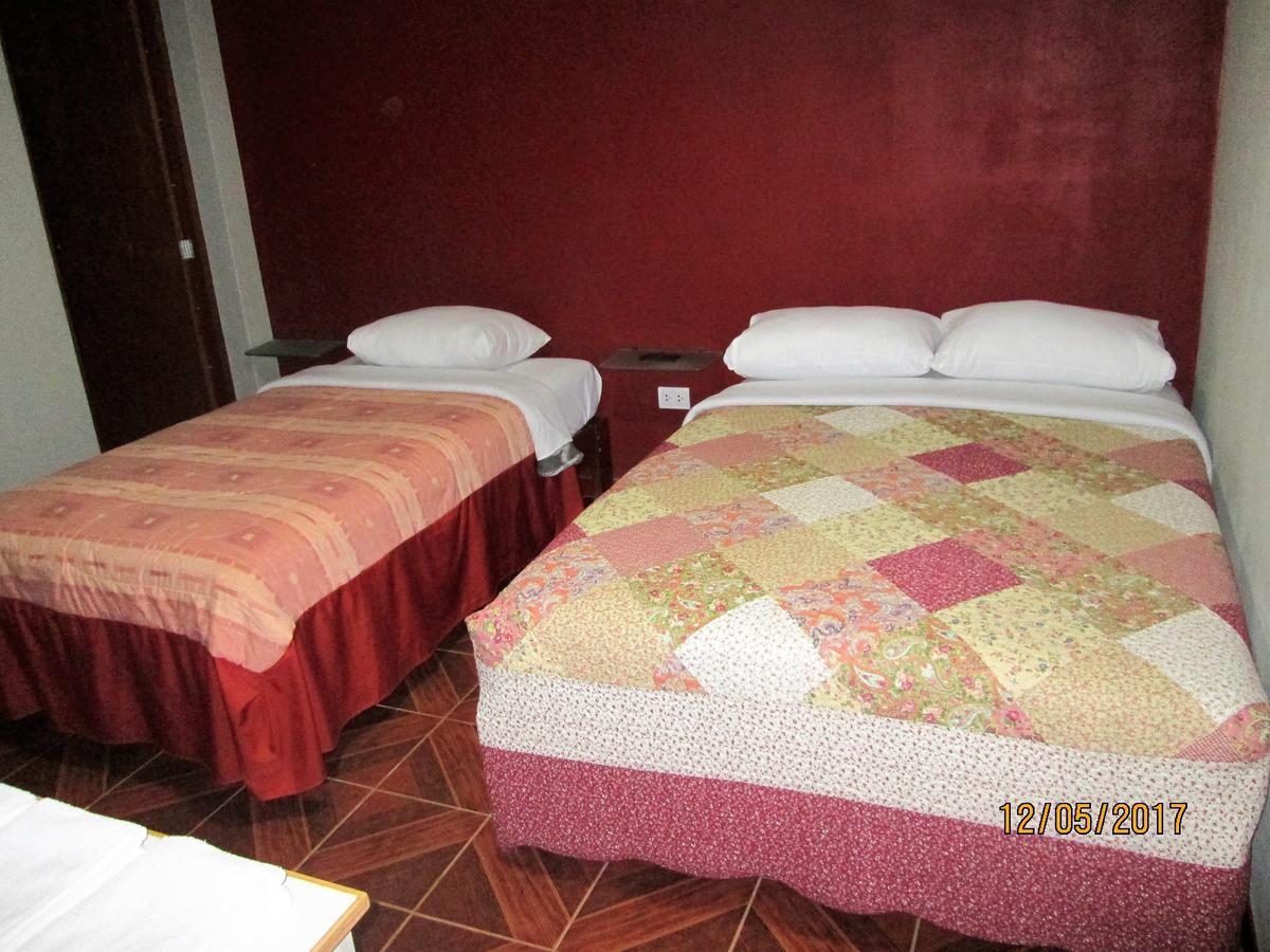 Hostal Caprichos ワチョ エクステリア 写真