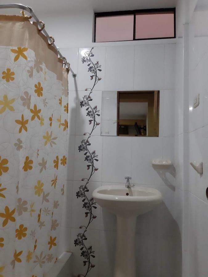 Hostal Caprichos ワチョ エクステリア 写真