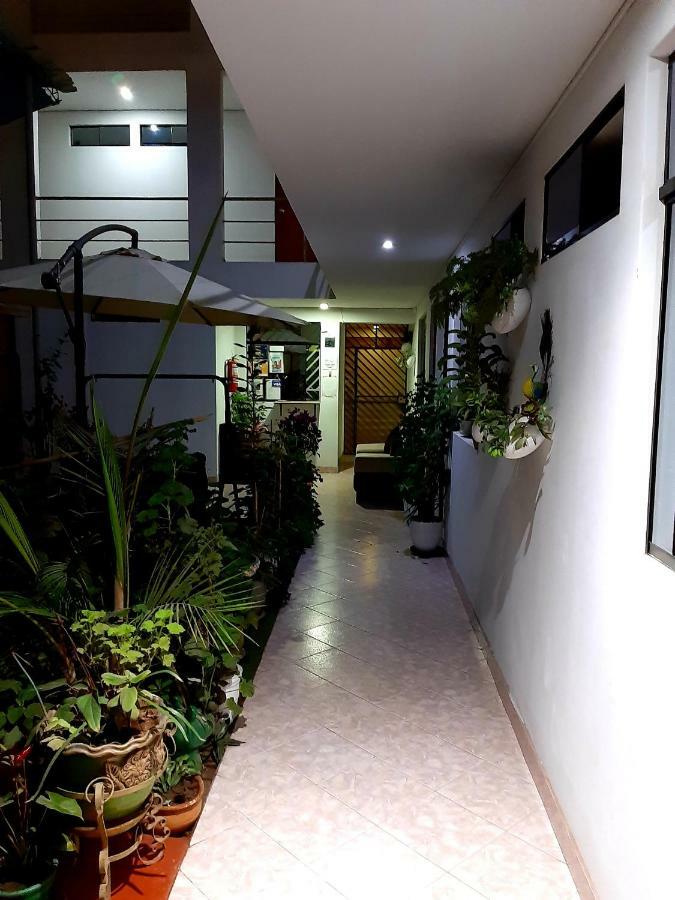 Hostal Caprichos ワチョ エクステリア 写真